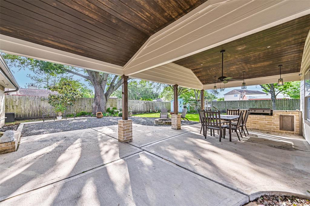 406 Westwood Drive, Friendswood, Texas image 37