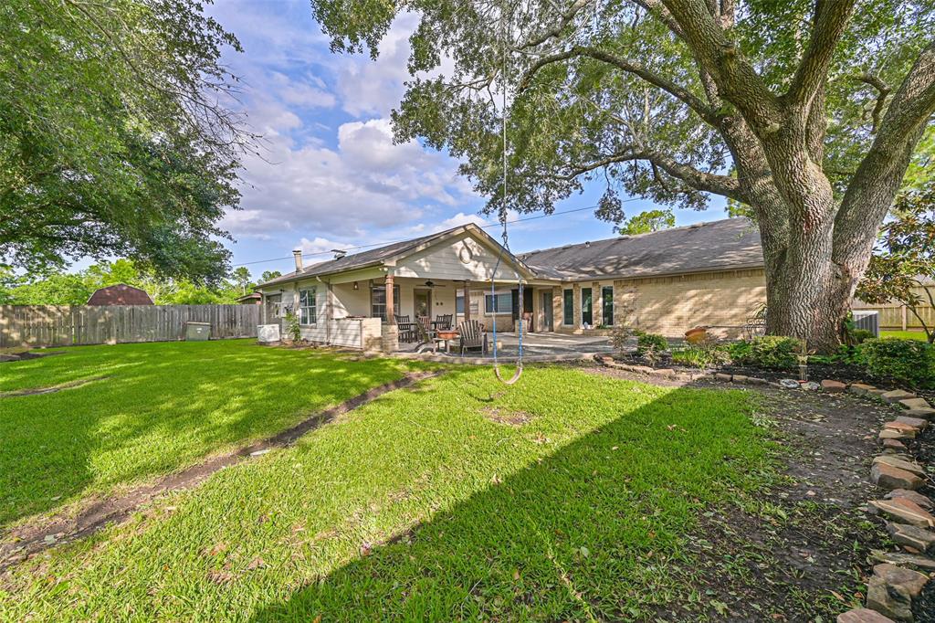406 Westwood Drive, Friendswood, Texas image 42