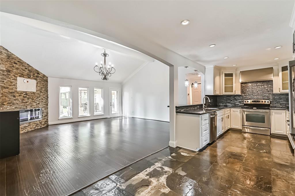 406 Westwood Drive, Friendswood, Texas image 11
