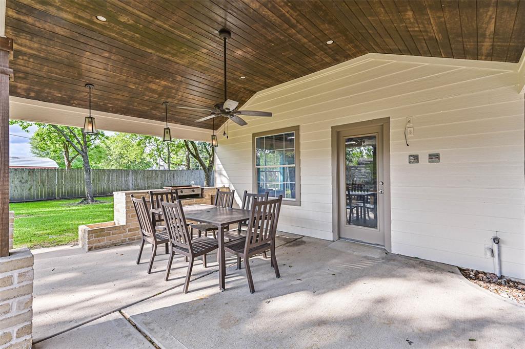 406 Westwood Drive, Friendswood, Texas image 39