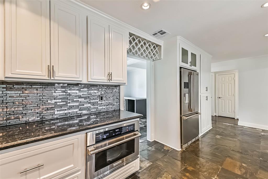 406 Westwood Drive, Friendswood, Texas image 17