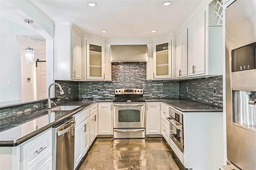406 Westwood Drive, Friendswood, Texas image 14