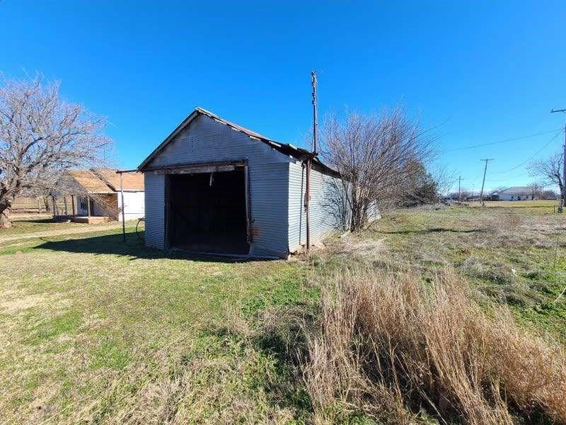 522 N Illinois Street, Electra, Texas image 9