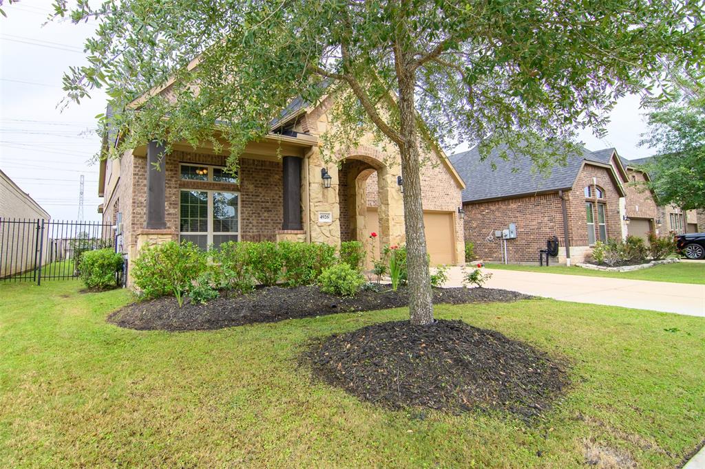 4926 Thunder Creek Lane, Sugar Land, Texas image 4