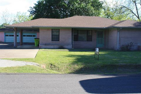 Single Family Residence in Rosenberg TX 1320 Elizabeth Avenue.jpg