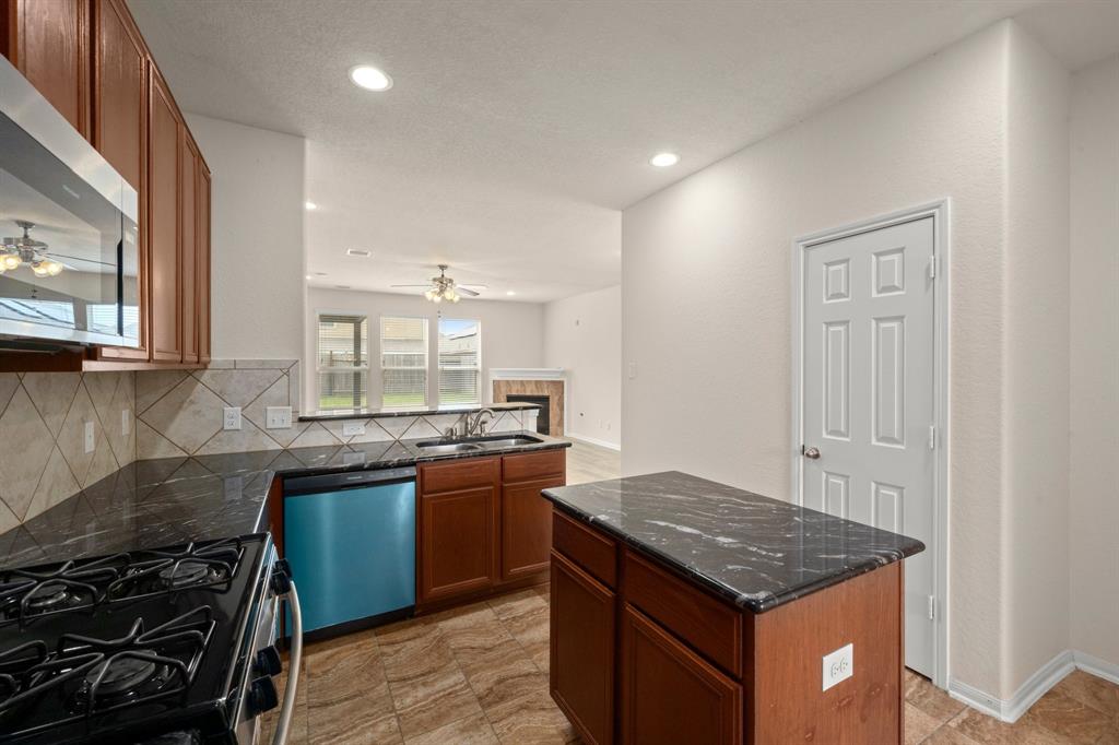 15011 Darby Retreat Ln, Cypress, Texas image 4