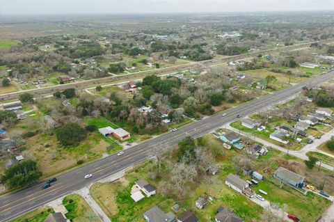 Single Family Residence in Hitchcock TX 6537 Highway 6 24.jpg