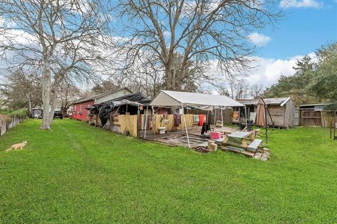 Single Family Residence in Hitchcock TX 6537 Highway 6 14.jpg