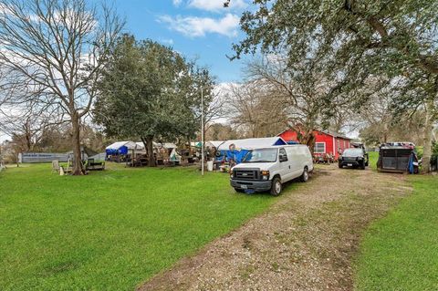 Single Family Residence in Hitchcock TX 6537 Highway 6 2.jpg