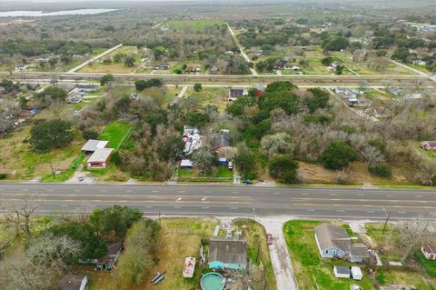 Single Family Residence in Hitchcock TX 6537 Highway 6 18.jpg