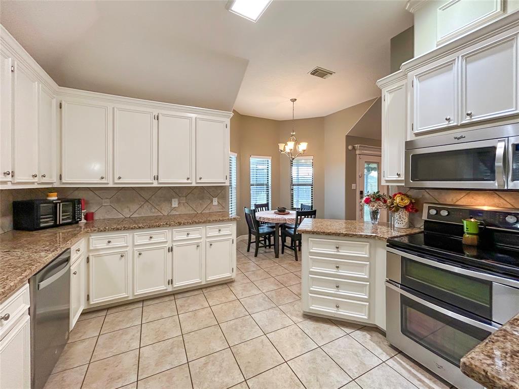 1017 Cardinal Drive, Richwood, Texas image 3