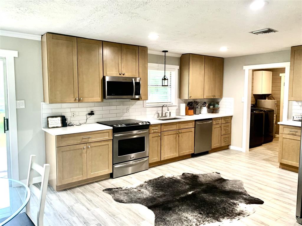 440 Pine Hollow Road, Wallisville, Texas image 2