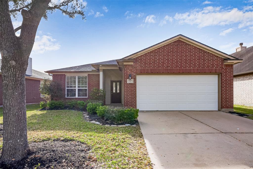 2605 Golden Creek Lane, Pearland, Texas image 1