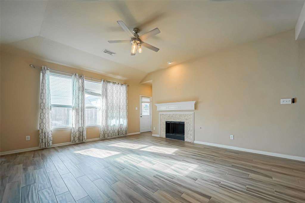2605 Golden Creek Lane, Pearland, Texas image 6