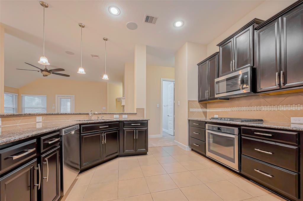 4914 Woodbury Mill Drive, Spring, Texas image 6