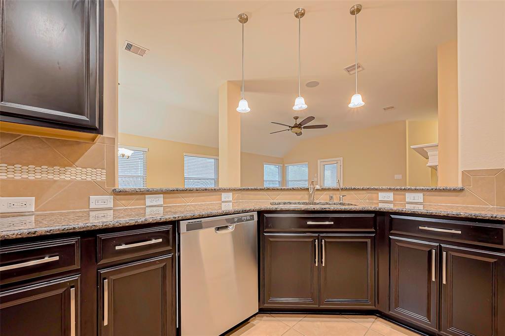 4914 Woodbury Mill Drive, Spring, Texas image 4