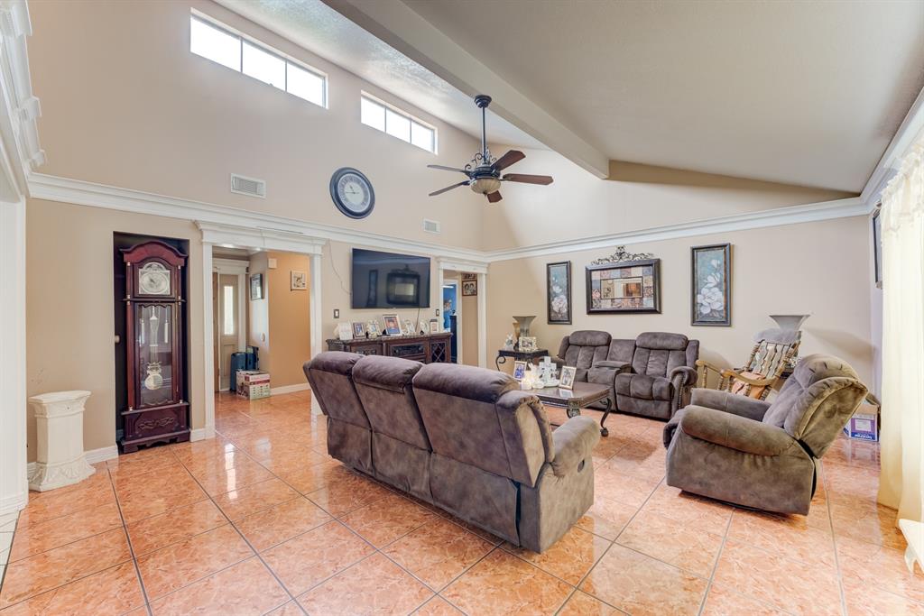316 Hickman Lane, Angleton, Texas image 6
