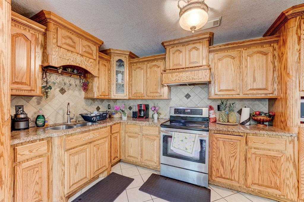 316 Hickman Lane, Angleton, Texas image 10