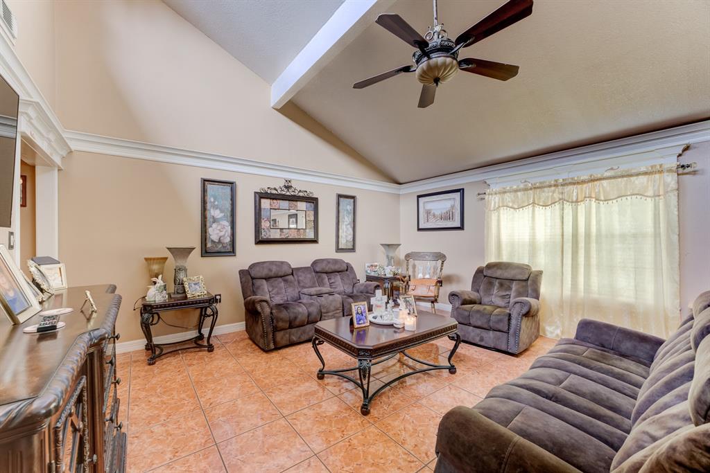316 Hickman Lane, Angleton, Texas image 7