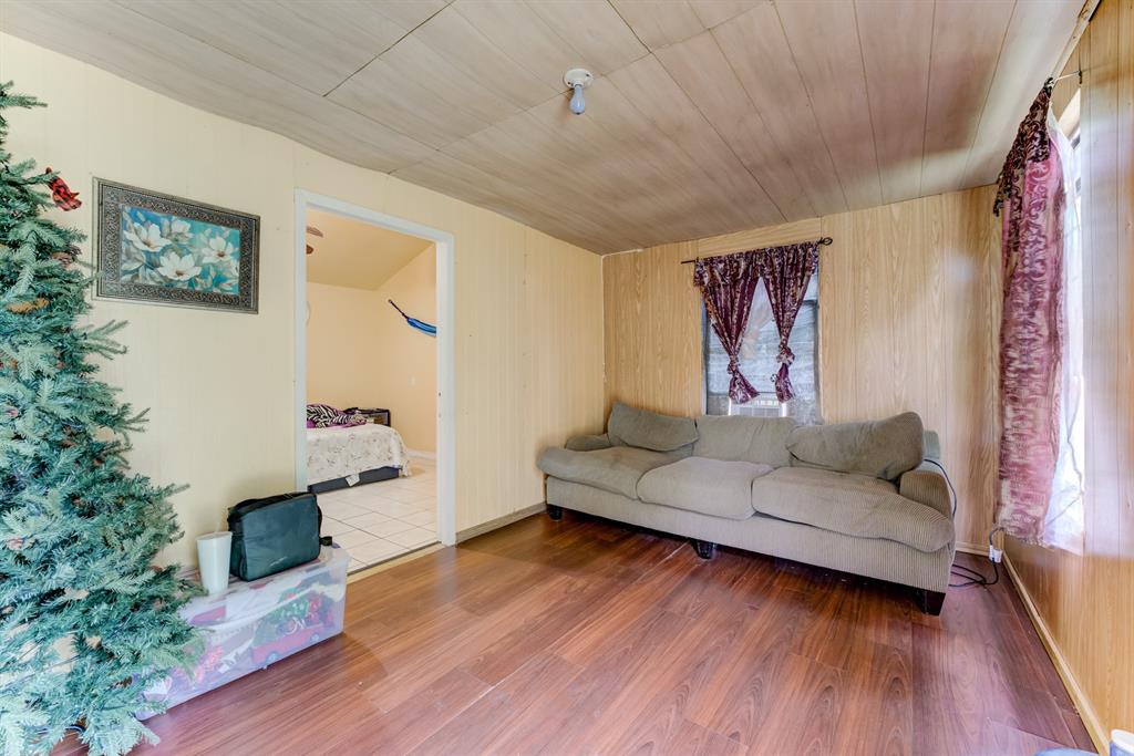 316 Hickman Lane, Angleton, Texas image 32