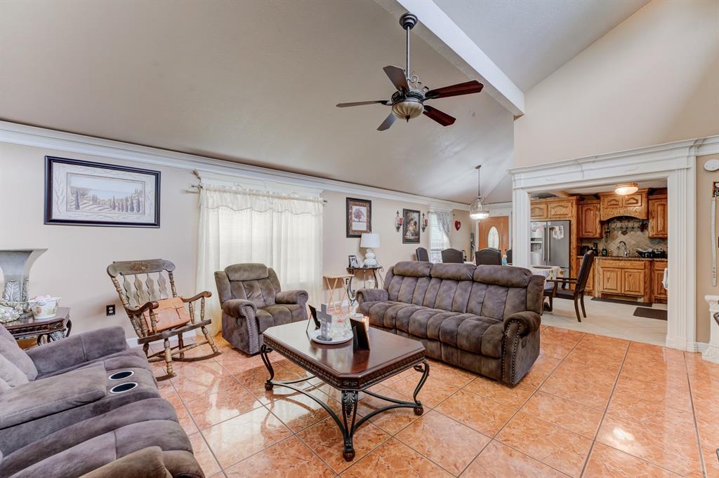 316 Hickman Lane, Angleton, Texas image 5