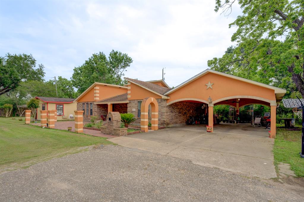 316 Hickman Lane, Angleton, Texas image 40