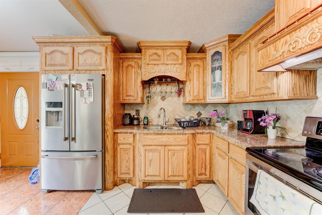 316 Hickman Lane, Angleton, Texas image 9