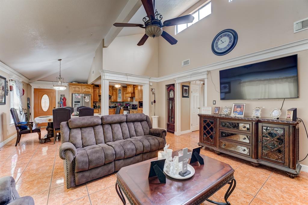 316 Hickman Lane, Angleton, Texas image 8