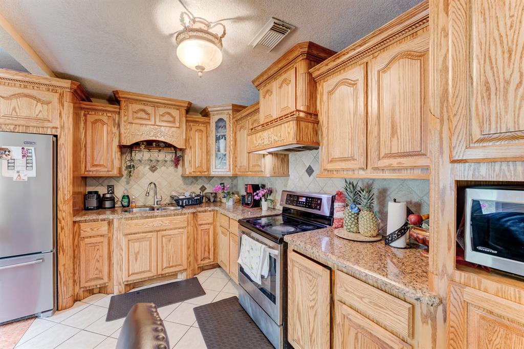 316 Hickman Lane, Angleton, Texas image 13