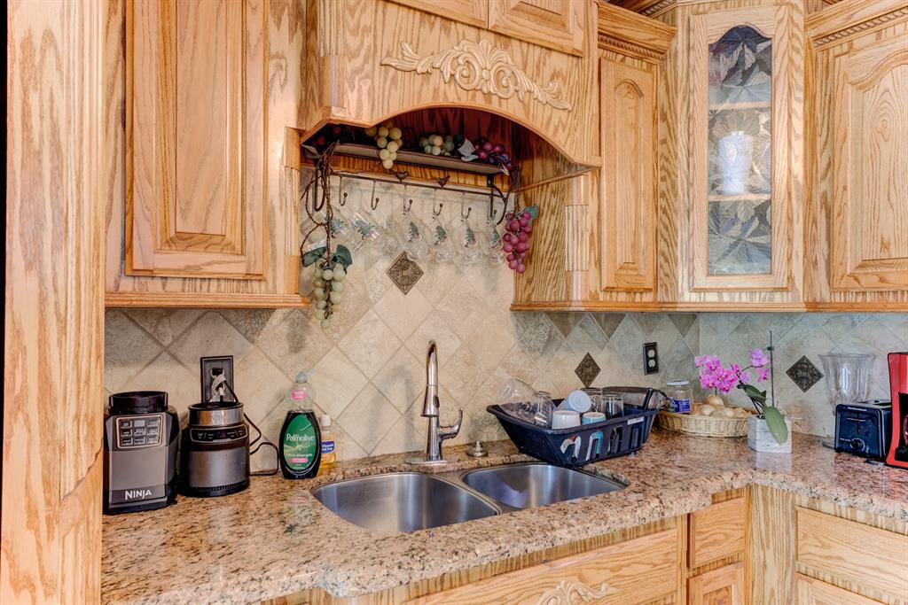 316 Hickman Lane, Angleton, Texas image 15