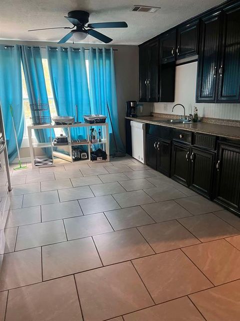 Photo of 435 E Avenue J, Silsbee, TX 77656 (MLS # 93600209)