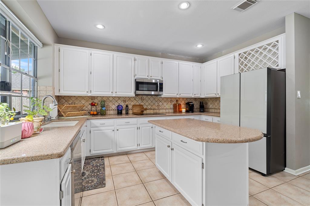1406 Beechwood Dr, Friendswood, Texas image 14