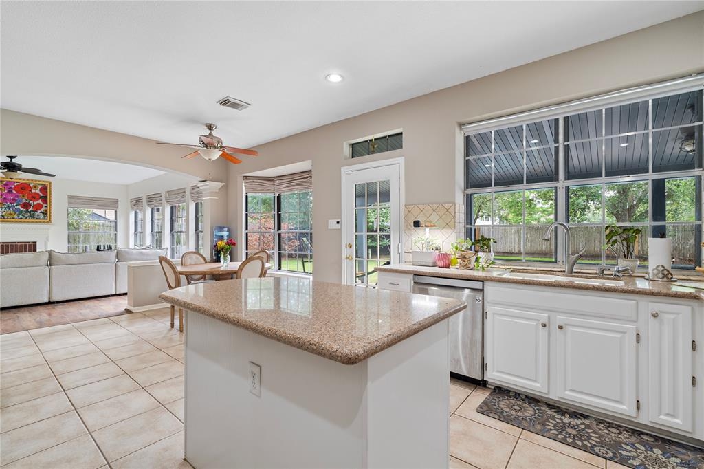 1406 Beechwood Dr, Friendswood, Texas image 17