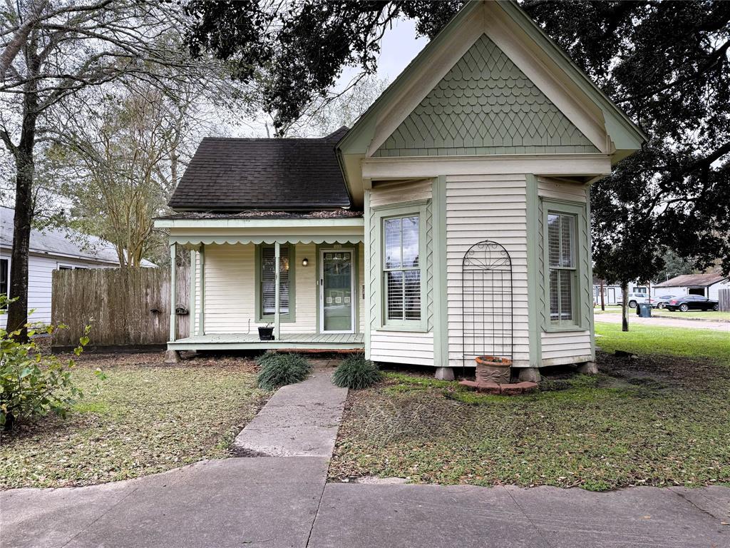 402 Alamo Street, El Campo, Texas image 1