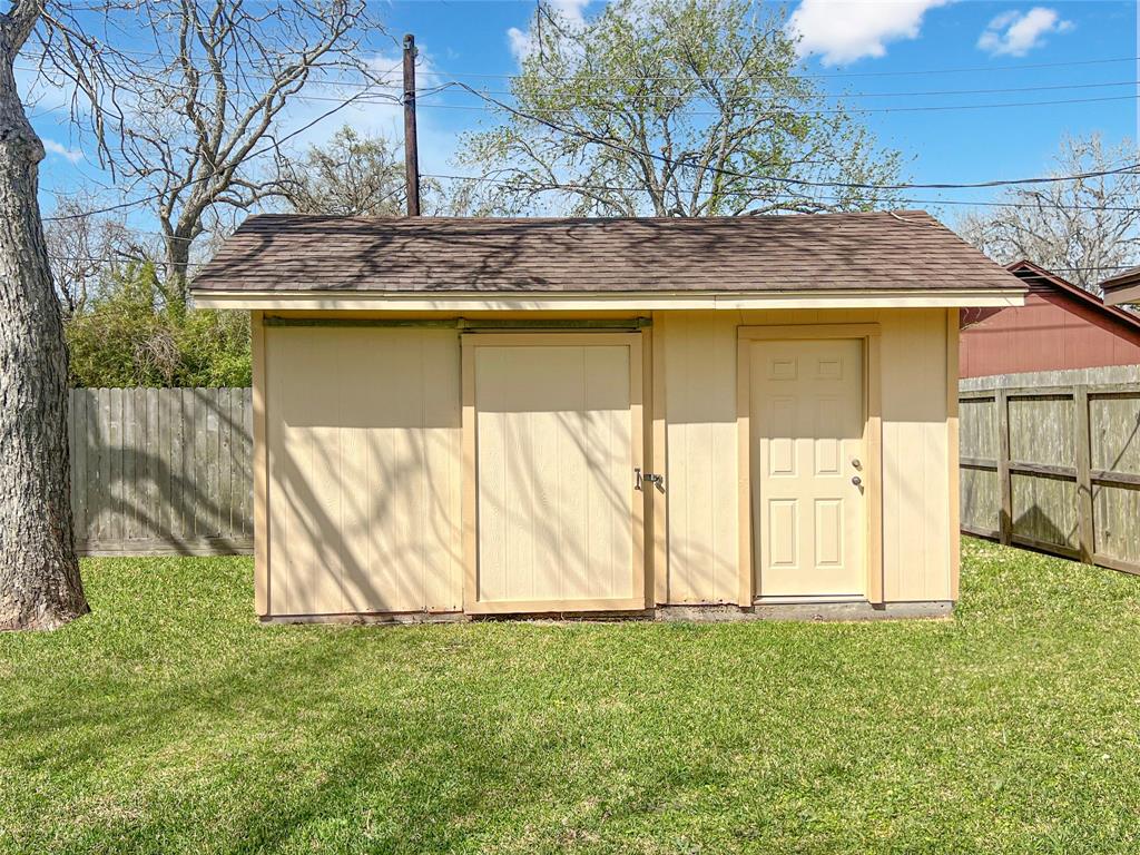 303 Petunia Street, Lake Jackson, Texas image 16