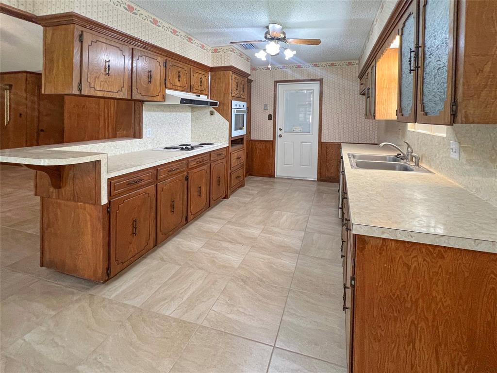 303 Petunia Street, Lake Jackson, Texas image 6