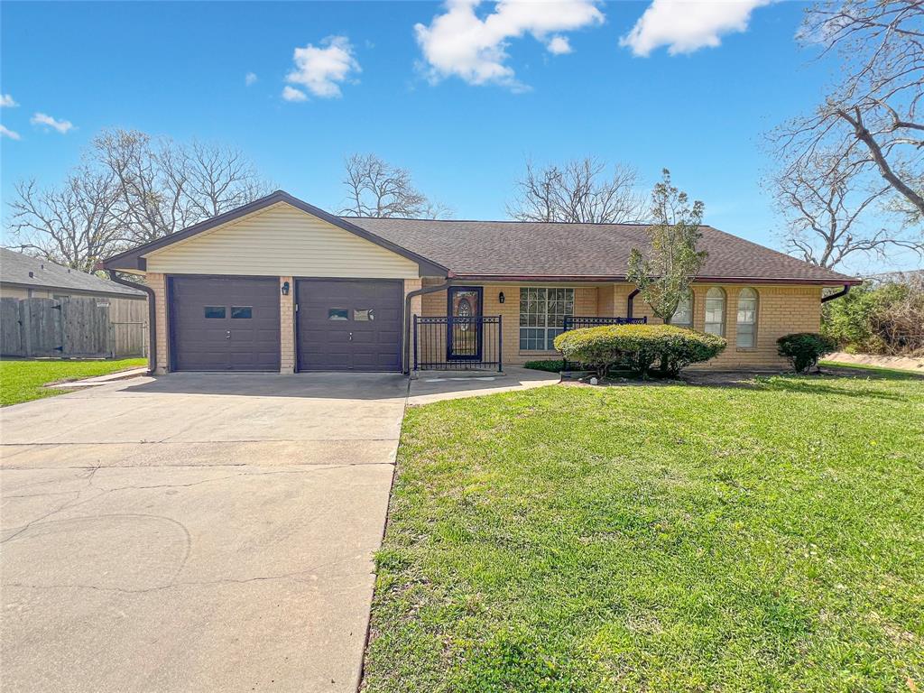 303 Petunia Street, Lake Jackson, Texas image 17
