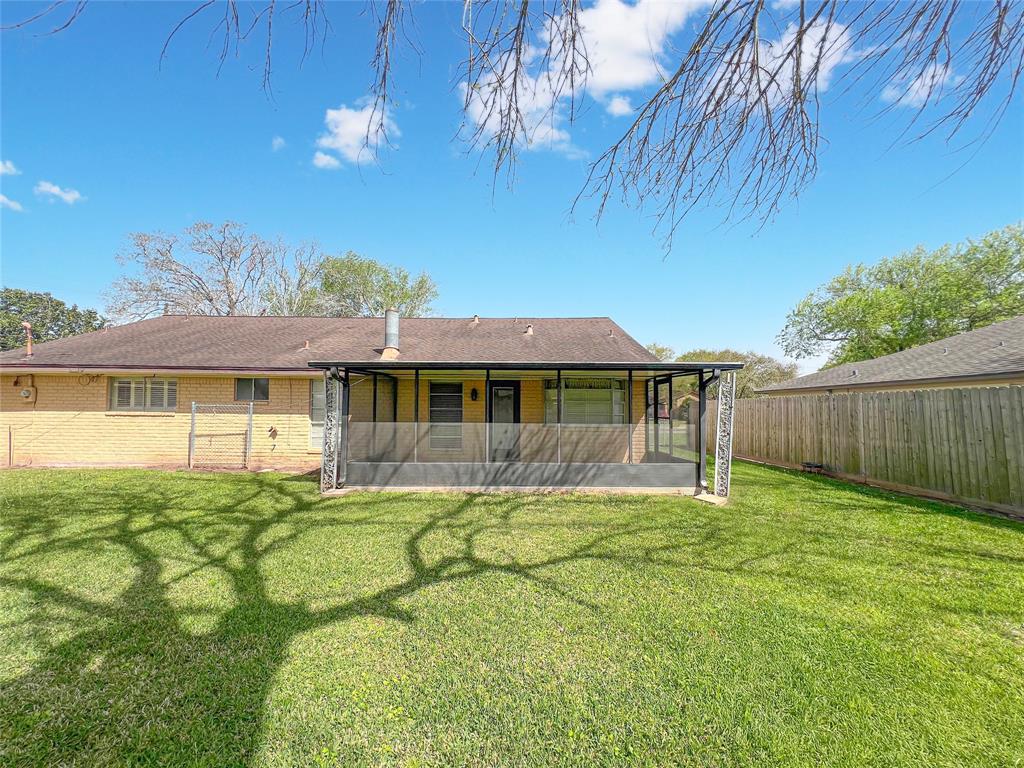 303 Petunia Street, Lake Jackson, Texas image 15