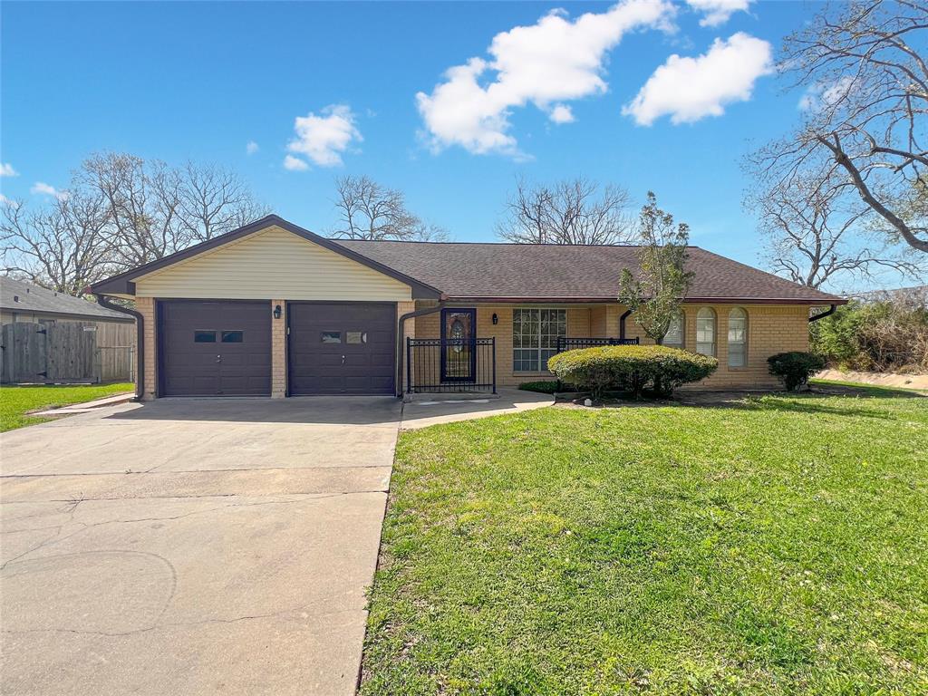 303 Petunia Street, Lake Jackson, Texas image 1