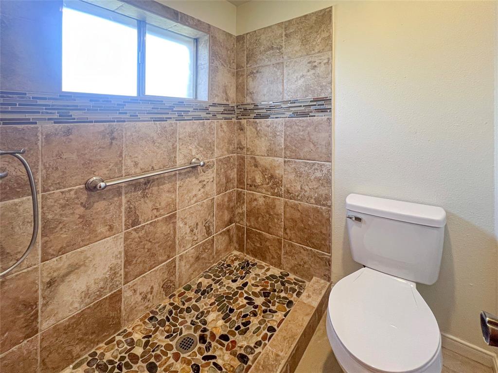 303 Petunia Street, Lake Jackson, Texas image 12