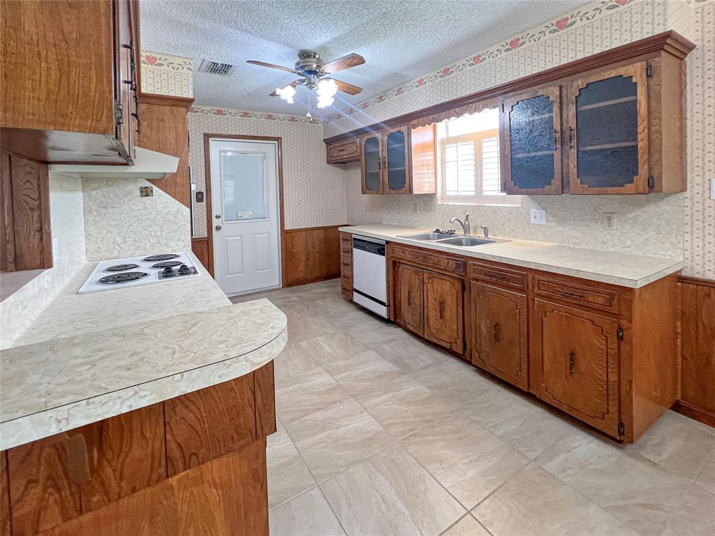 303 Petunia Street, Lake Jackson, Texas image 7