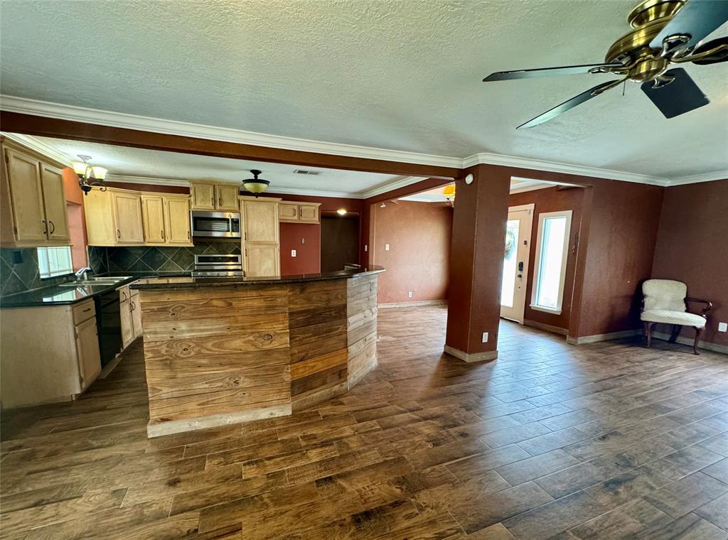 805 Dugas Street, Bridge City, Texas image 8