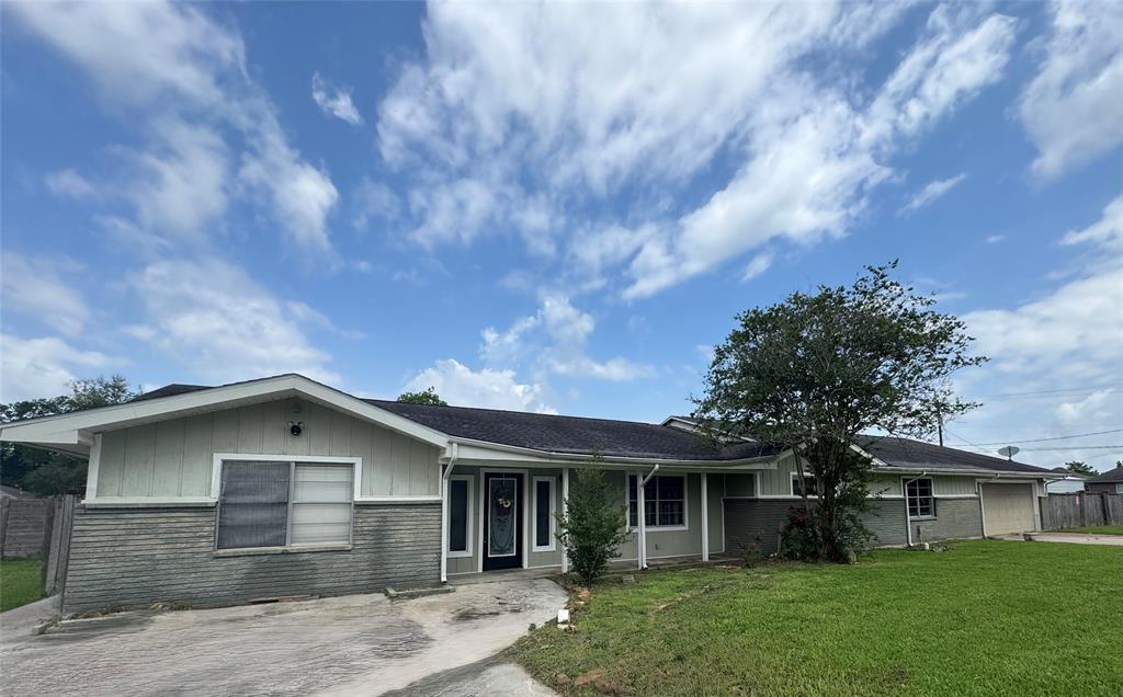 805 Dugas Street, Bridge City, Texas image 3