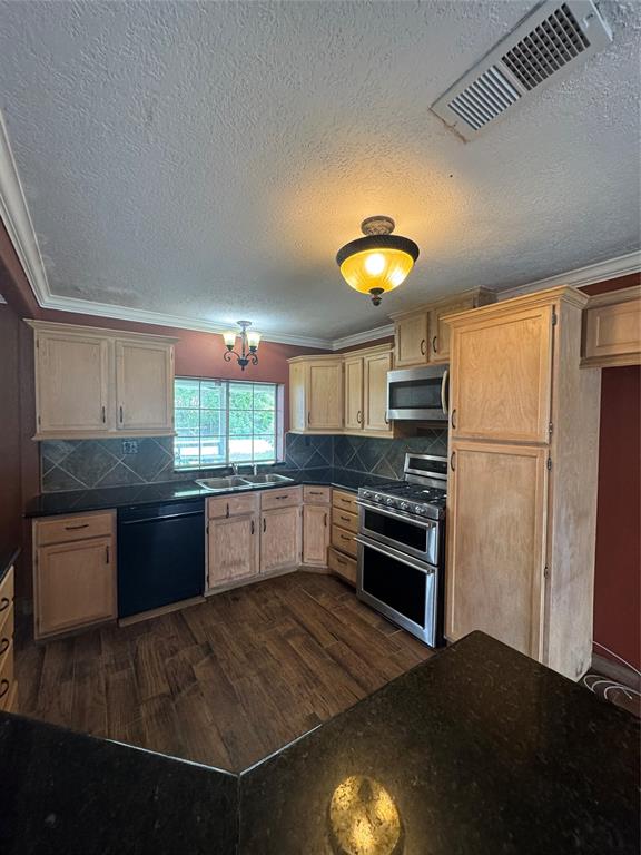 805 Dugas Street, Bridge City, Texas image 12