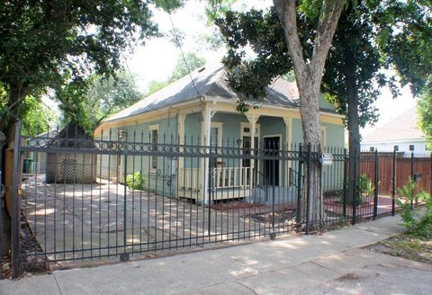 1611 Chapman Street Houston TX 77009