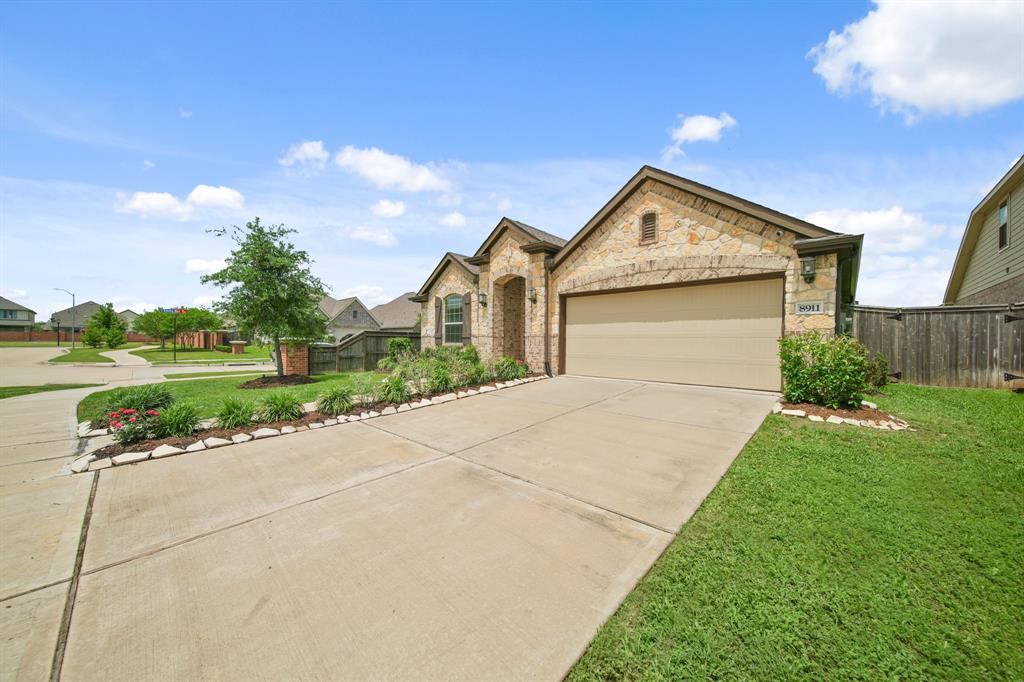 8911 Emerald Cane Drive, Missouri City, Texas image 2