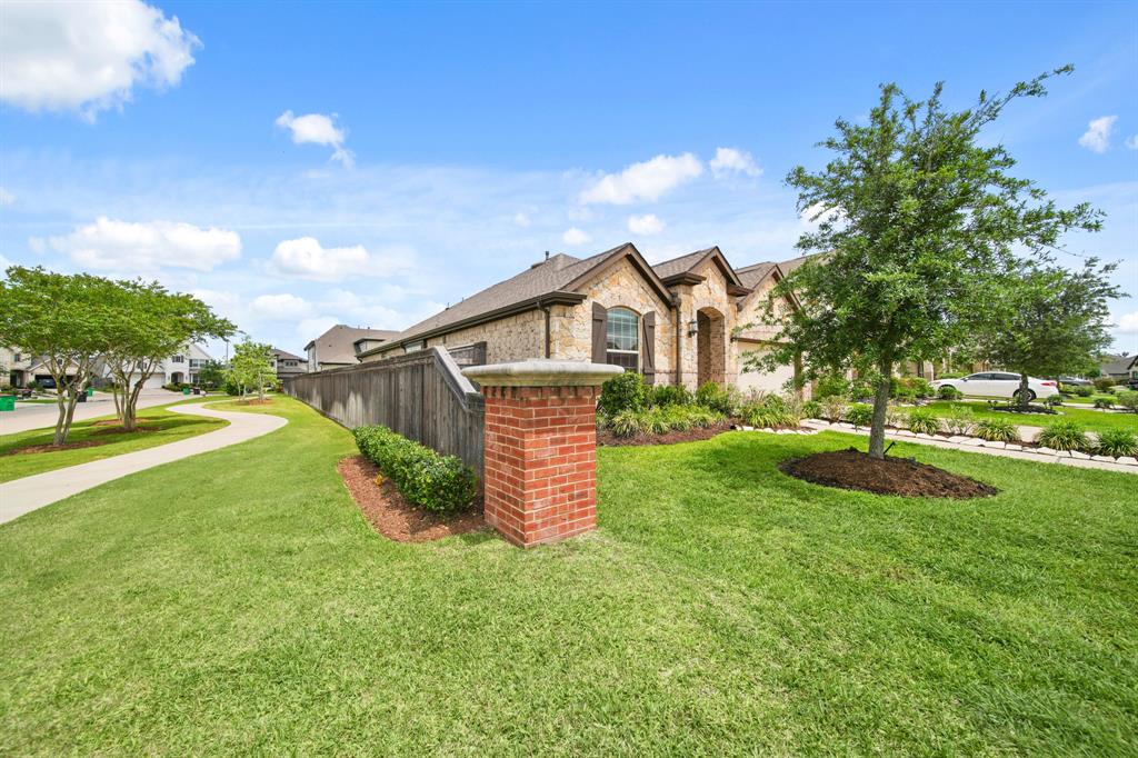 8911 Emerald Cane Drive, Missouri City, Texas image 31