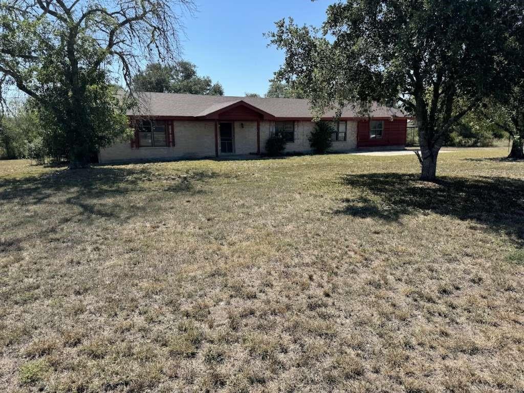 5996 Yucca Trail, Beeville, Texas image 1