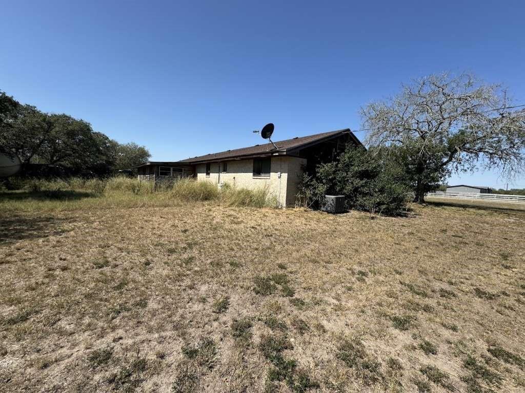 5996 Yucca Trail, Beeville, Texas image 3