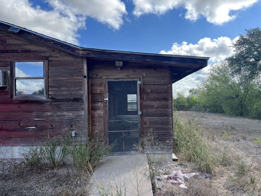 5996 Yucca Trail, Beeville, Texas image 6
